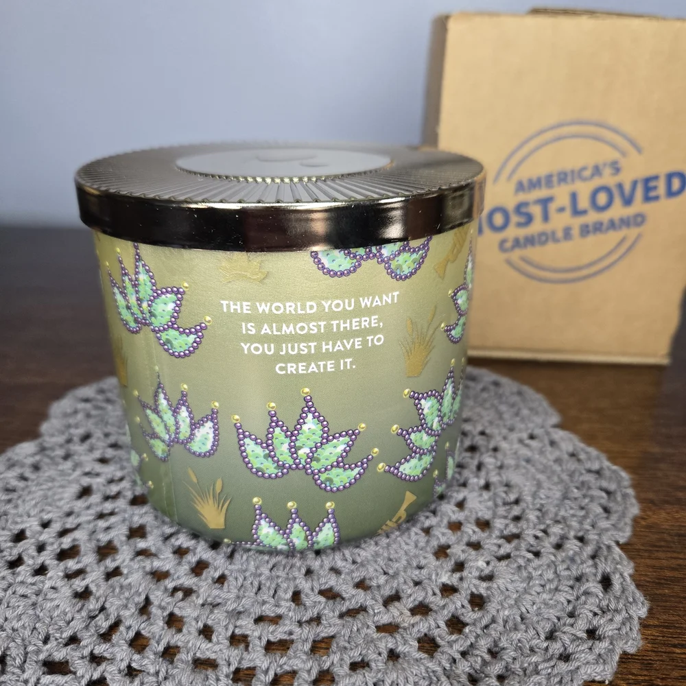 Bath & Body Works Disney Princess Tiana Candle - Green and Purple, Crown Lid!